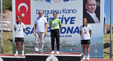Bursa Büyükşehir Belediyesporlu kanocular madalyaları topladı