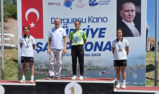 Bursa Büyükşehir Belediyesporlu kanocular madalyaları topladı