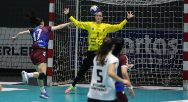 Bursa Büyükşehir'in kadın hentbolcuları finalde
