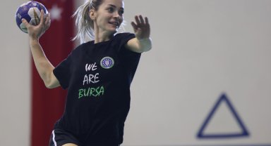 Bursa Büyükşehir'in kadın hentbolcuları yeni sezona iddialı hazırlanıyor