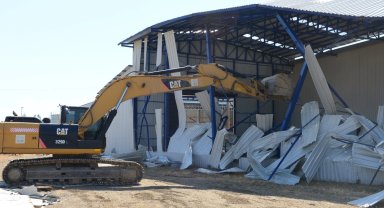 Bursa Nilüfer'de Akçalar'da 2 kaçak yapı yıkıldı