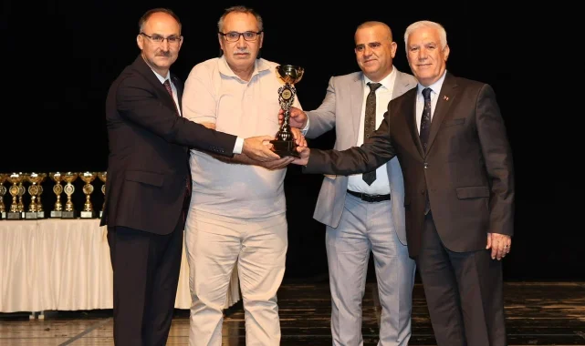 Bursa'da amatör spor kulüplerine kupa töreni