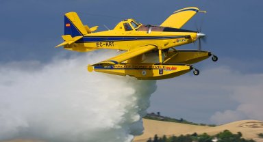 Denizli'deki yangına müdahale eden uçak Muğla'da acil iniş yaptı