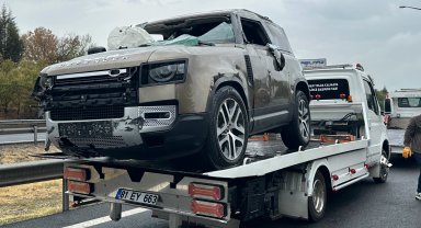 Düzce'de cip takla attı