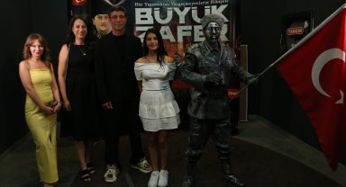 Genç nesillere tarihi yaşatacak filme görkemli gala