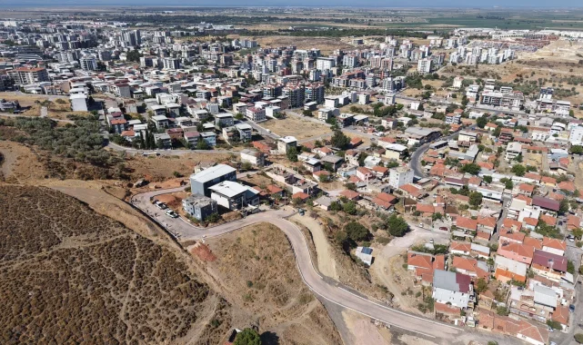İzmir Çiğli'de yol ve park çalışmaları hız kesmeden sürüyor