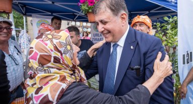 İzmir'de emeklilere destek sürüyor