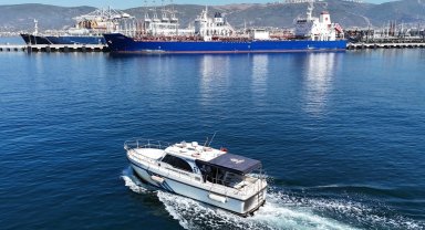 İzmit Körfezi'nde denizi kirleten gemiye suçüstü!