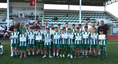 İznikspor Yaz Futbol Okulu'nda sertifika heyecanı