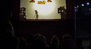 Karagöz Bursalıların gönlüne perde açtı