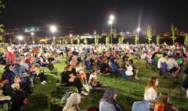 Kayseri Talas Millet Bahçesi'nde yazlık sinema keyfi