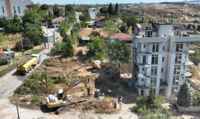 Kocaeli Çayırova'da riskli yapıların yıkımı başladı