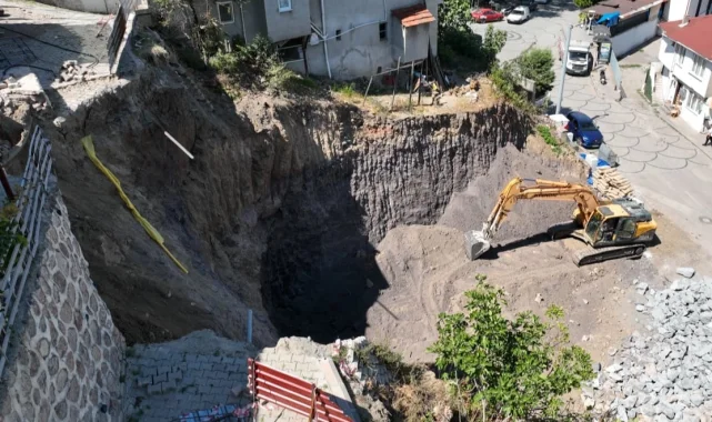 Kocaeli Gölcük'te toprak kaymasına ani müdahale