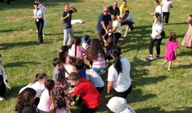 Kocaeli Kandıra'da halat çekme yarışının galibi çocuklar oldu