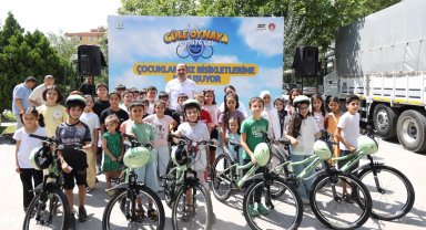 Konya'da 'Güle oynaya camiye gel' sevindirdi