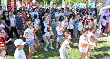 Manisa'da çocuklara Zafer Bayramı şenliği düzenlendi