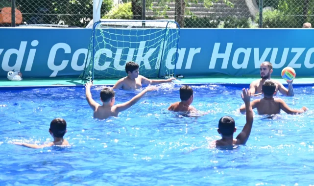 Manisa'da portatif havuzlarla ücretsiz yüzme keyfi