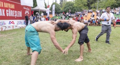 Mersin'de Ata sporu güreşle Zafer coşkusu yaşandı