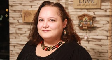 Önce Aile Derneği'nden "Yılın Rol Modeli Ödülü" sanatçı Eylem Erdem Uğurlu'ya
