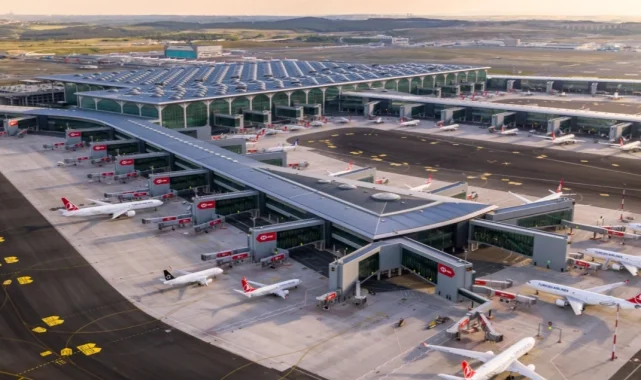 Temmuz'da 1,3 milyon yolcu İzmir'den havalandı
