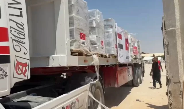 Türkiye'nin bağışları Refah Sınır Kapısı'ndan ulaşıyor