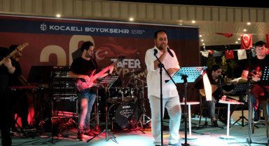 Zafer meşalesi Milli İrade Meydanı'nda yakıldı