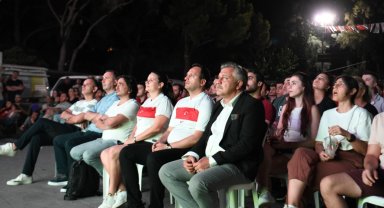 12 Dev Adam'ın final heyecanı Bornova'da dev ekranda yaşanacak