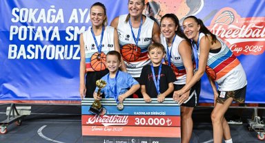 3x3 Streetball İzmir Cup 2025'te ödüller sahiplerini buldu