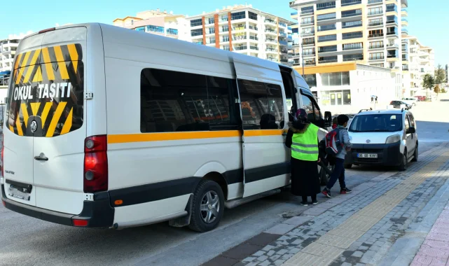 Ankara Büyükşehir'den öğrencilere servis ve abonman desteği