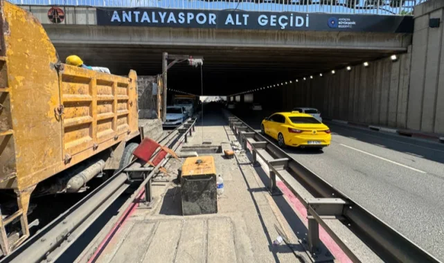 Antalya'da yağmur sezonu öncesi altyapı temizliği hız kazandı