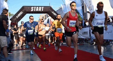 Ayvalık'ta maraton coşkusu: 24 ülkeden 1300 sporcu Balıkesir'de buluştu