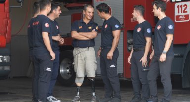 Bacaklarını kaybetse de umudu hayata bağladı