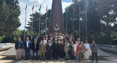 Bakü'de Türk şehitleri unutulmadı