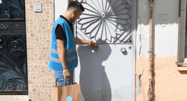 Başkan Ahmet Akın'dan öğrencilere gıda desteği