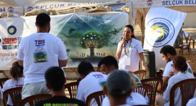 Başkan Sengel gençlere Efes Tarlası Yaşam Köyü'nü anlattı