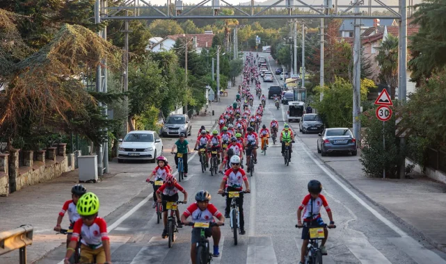 Bisiklet tutkunları Kocaeli'de pedal çevirdi