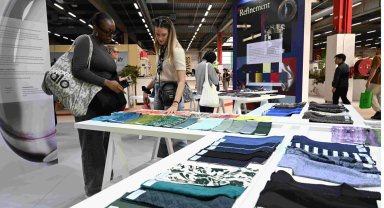 Bursa kumaşları Paris'te genç tasarımcılarla küresel vitrinlerde parladı