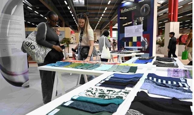 Bursa kumaşları Paris'te genç tasarımcılarla küresel vitrinlerde parladı