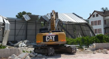 Bursa Nilüfer'de üç kaçak daha yıkıldı