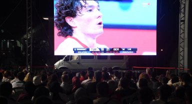 Bursa Osmangazi Meydanı'ndan milli heyecana ortak olundu