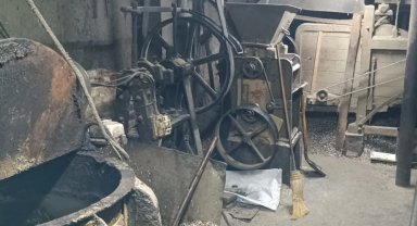 Bursa'da asırlık makinelerle ayçiçek yağı üretimi