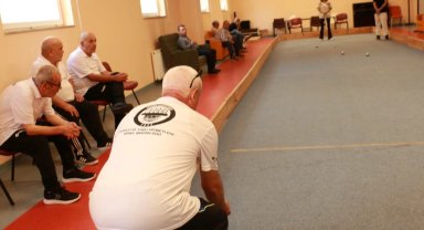 Bursa'da huzurevi sakinlerinden dostluk maçı