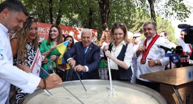 Bursa'da uluslararası lezzet şöleni 'Dostluk Çorbası'yla başladı