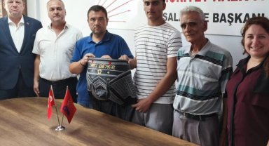 CHP İpsala'dan genç pehlivana kıspet hediyesi