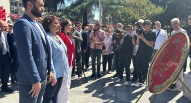 CHP'nin 102'nci yılına Bursa'dan çelenk