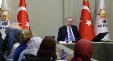 Cumhurbaşkanı Erdoğan, AK Partili kadın belediye başkanlarıyla buluştu
