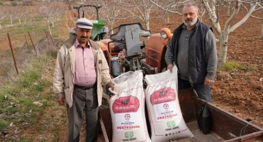 Denizli Büyükşehir'den üreticiye gübre desteği
