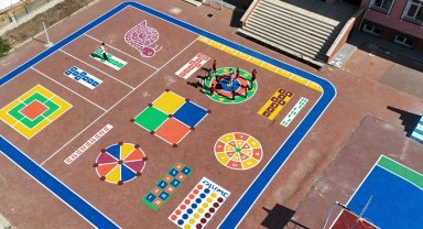 Edirne Uzunköprü'de Harmanlı'da muhtardan öğrencilere jest