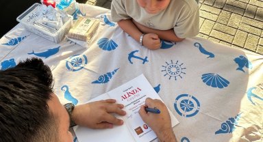 Efes Selçuklu çocuklar Alinda ile tarihi keşfe çıkıyor