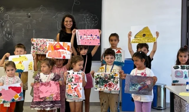Eskişehir Sanat Sokağı'nda minik yetenekler sahneye çıktı